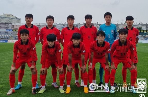 크로아티아와의 경기에 나선 한국 U-15 대표팀 선발 선수들의 모습.