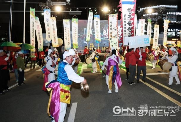 가을 여행 대명사 안성 바우덕이 축제,“전야제 행사 길놀이 퍼레이드 개최!”