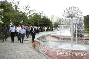 왕숙천 테마정원 완공…주광덕 남양주시장, 맨발로 시민과 걸으며 도심 속 힐링 공간 점검