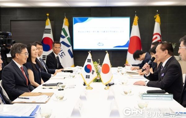 김동연 경기도지사, 구로이와 유지 일본 가나가와현 지사와 친선결연 35주년 기념 ‘교류협력심화’ 공동선언