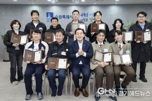 수원시, 횡단보도에서 아이가 차에 깔리자 시민 11명이 한달음에 달려와 차를 들어올렸다