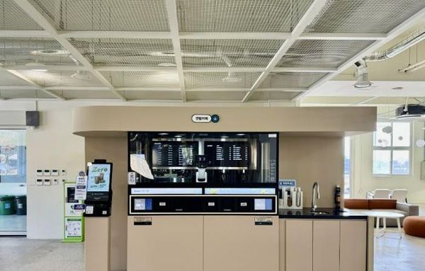 (재)경기문화재단, 로봇 바리스타가 내려주는 따뜻한 커피 한 잔! 경기창작캠퍼스 '갯벌카페' 오픈