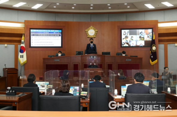 22일 장인수 오산시의회 의장이 제261회 임시회를 진행하고 있다.