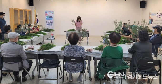치매안심우수마을로 지정된 풍덕천2동 주민 대상 치매 예방 프로그램 운영 모습