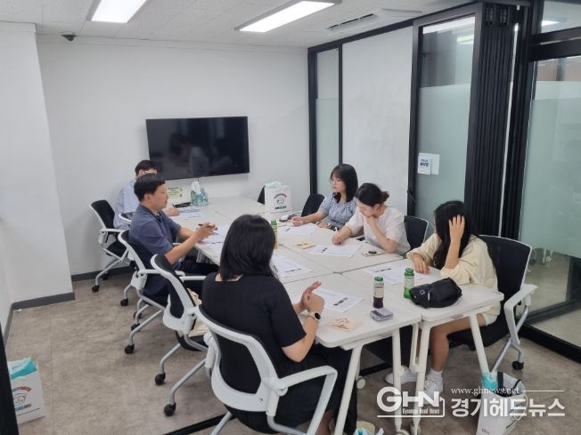 지난 4일 용인청년LAB 매거진 기획단이 기흥 용인청년LAB에서 회의를 열었다