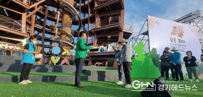 용인특례시가 지난 4일부터 6일까지 강원도 고성군 세계 잼버리 수련장에서 열린 산림청 주최 제17회 전국 숲해설 경연대회 2종목에서 수상했다.