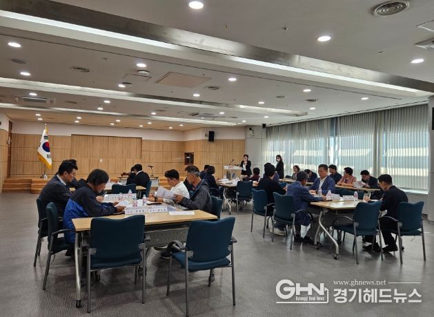 용인특례시 농업·농촌 및 식품산업정책심의회가 지난 11일 시청사에서 회의를 열고 제17회 용인시 농업인대상 수상자를 선정했다