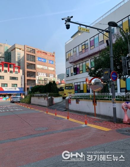 수지구가 서원초 등에 노란색횡단보도를 설치하는 등 어린이보호구역 개선사업을 완료했다.
