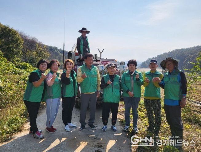 안성시 양성면 새마을회, 벼베기로 이웃사랑 실천