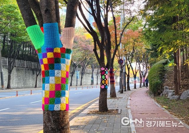 상갈동이 G뮤지엄파크와 상갈역 사이에 뜨개나무 특화거리를 조성했다