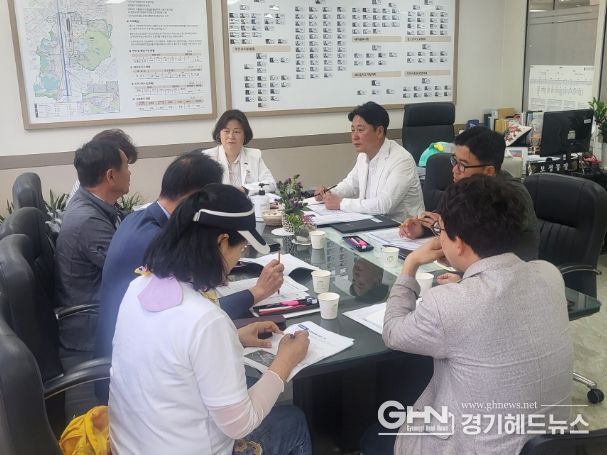 '찾아가는 현장소통관'이 기흥구 보정동 현장을 방문한 모습