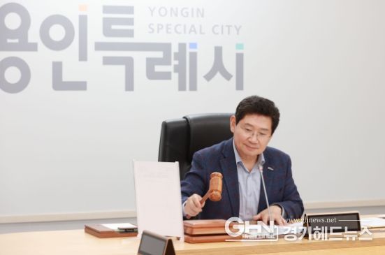 이상일 전국대도시시장협의회장이 1일 용인특례시청 영상회의실에서 진행된 제3차 정기회의에서 6개 안건을 심의했다