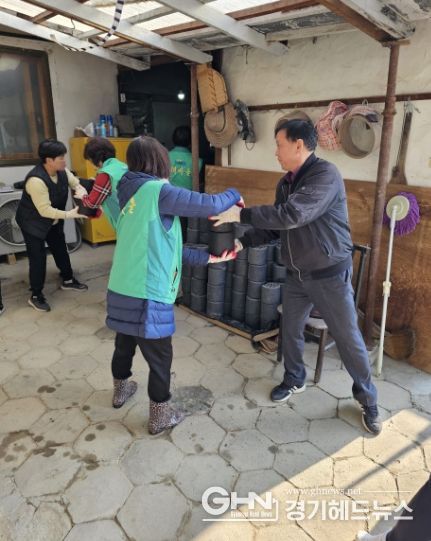 안성시 대덕면 새마을협의회, '사랑의 연탄 나눔 봉사'