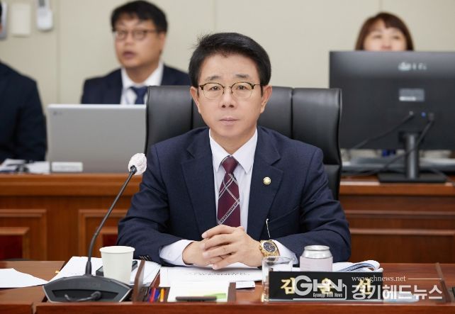 용인특례시의회 김윤선 의원, 경강선 연장사업, 시 청사 주차난 해소 대책 등 5가지 사항에 대해 시정질문