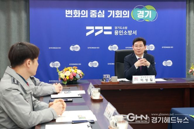 제2회 용인특례시 안전문화 살롱 회의에서 옥상 화재대피에 대해 논의하고 있다.