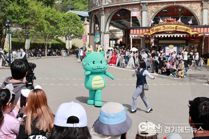 용인특례시 공식 캐릭터인 조아용이 4월20일부터 5월11일까지 에버랜드 카니발 퍼레이드 주인공으로 등장한다.