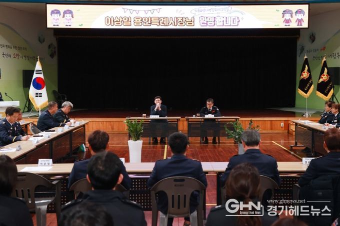 이상일 용인특례시장이 지난 2월 용인시의용소방대연합회 월례회의에서 차량 지원을 약속했다.