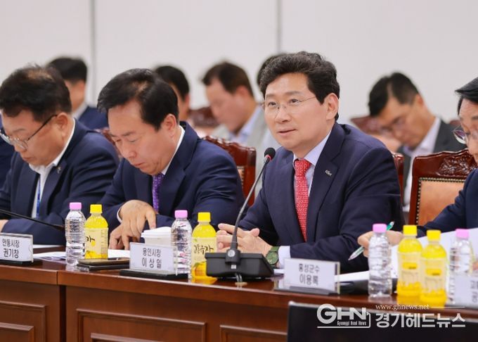 이상일 용인특례시장이 5월 22일 국토교통부 세종청사 대회의실에서 열린 '제6차 국가산단 범정부 추진지원단 회의'에서 용인특례시의 의견을 말하고 있다.