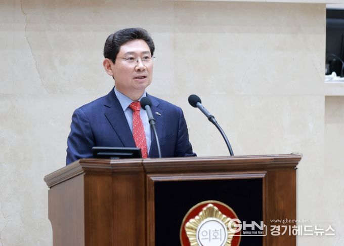 이상일 용인특례시장이 27일 제283회 용인시의회 3차 본회의에서 시정답변을 하고 있다