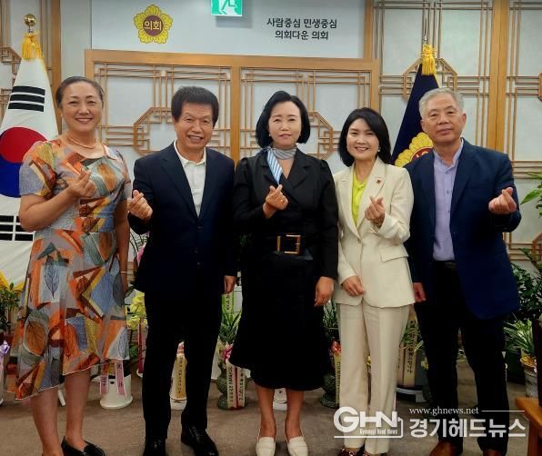 이상일 용인특례시장은 11일 오전(프랑스 파리 현지시각) 용인특례시 소속 우상혁 선수와 김도균 한국 육상 수직도약팀 코치와 조찬을 함께 하면서 우 선수의 다음 도전을 응원했다