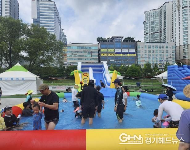 성남시 분당구 야탑동 탄천운종장 앞 이동식 물놀이장