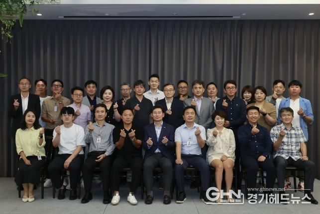 이상일 용인특례시장이 4일 경인일보와 (사)미래사회발전연구원이 운영하는 미래사회포럼에 특별강사로 초청 받아 강연을 펼쳤다