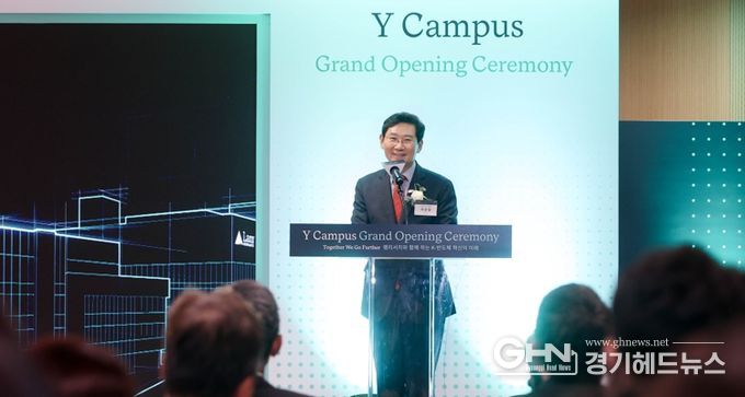 8일 이상일 용인특례시장이 기흥구 지곡동 '지곡일반산업단지'에 입주한 반도체 장비 기업 램리서치코리아 '용인캠퍼스' 개관식에 참석해 축사를 하고 있다.