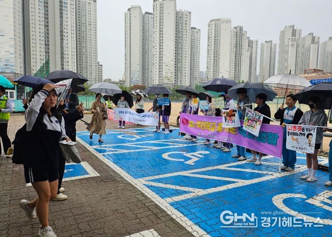 경기도안산교육지원청, 유관기관 연계 딥페이크 성범죄 예방 등굣길 캠페인 실시