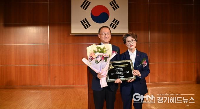 화성도시공사, ESG 브랜드 ‘2024 고객만족브랜드 대상’ 수상 사진. (화성도시공사 제공)