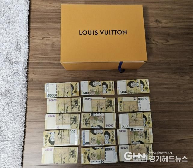 용인특례시는 현장 징수 활동을 통해 한 고액 상습체납자의 가택에서 현금 다발을 발견해 징수했다