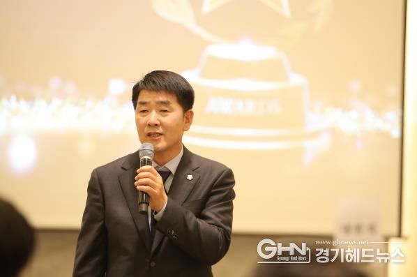 축사 진행 중인 배정수 의장