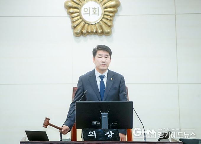 타봉 중인 배정수 의장