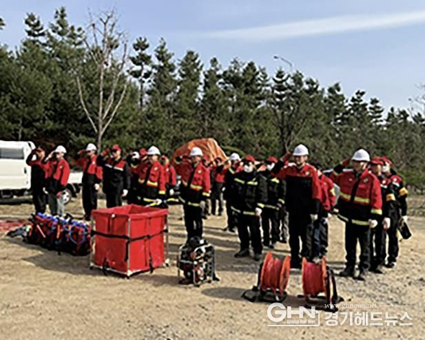 성남시 주요 등산로 등에 배치되는 산불전문 예방진화대와 산불감시원들