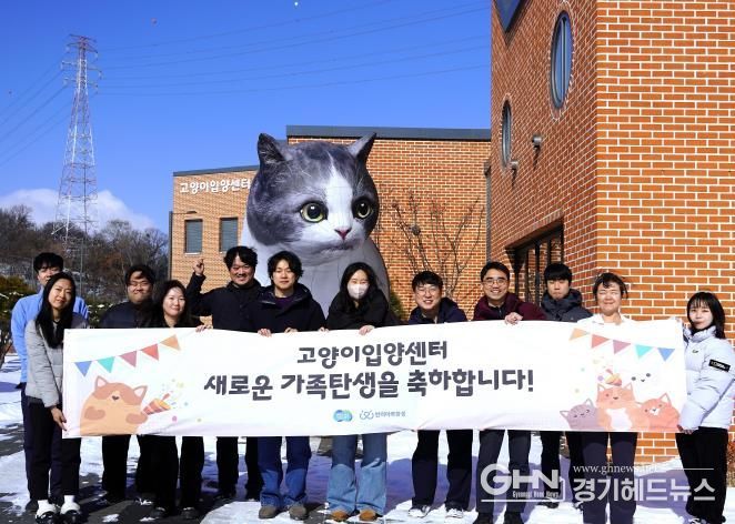 고양이 입양센터 100번찌 기념 사진 촬영