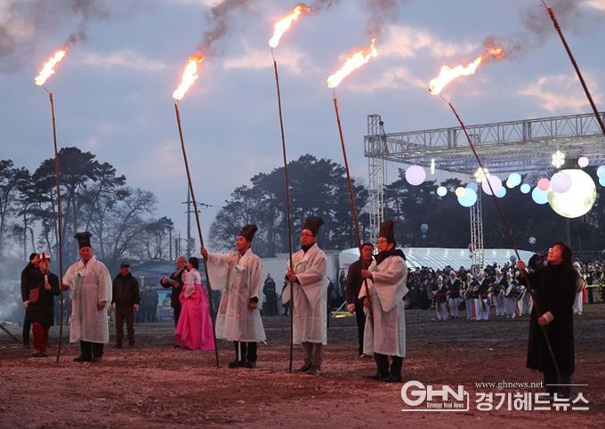 달집태우기 행사중인 평택시의회 강정구 의장