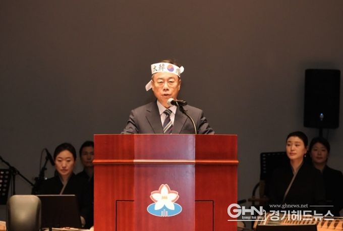 신상진 성남시장이 제106주년 3.1 만세운동 기념식에서 인사말을 하고 있다.