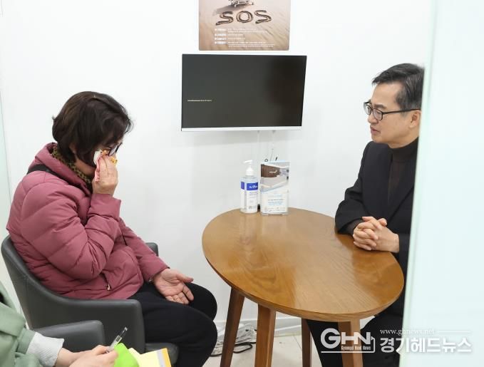 김동연, '간병 SOS 프로젝트' 첫 수혜자 만나 격려