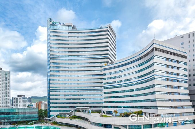 경기도, 대형산불 피해지역에 재해구호기금 30억 원 추가 지원. 28일과 29일, 경북 영덕-청송에 구호물품도 긴급 지원