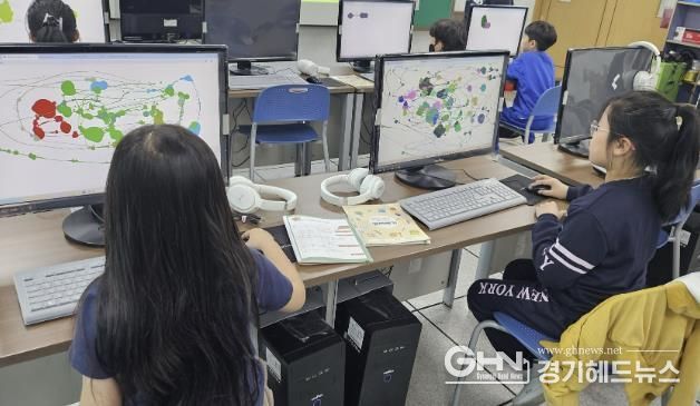 은현초등학교(교장 이미숙)는 17일, 3~4학년 학생들을 대상으로 디지털리터러시협회와 함께하는 ‘찾아가는 학교 컨설팅’ 프로그램을 진행했다.