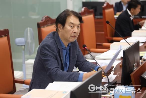 경기도의회 강웅철 의원, 깜깜이 예산 편성 의혹 제기 및 절차 미준수 지적
