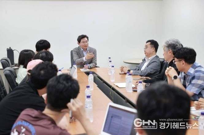 이상일 용인특례시장은 22일 서천동에서 발생한 천공기 전도사고 대책회의에 참석했