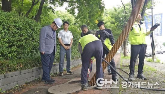 수원시 팔달구, 장마철 대비 빗물받이 준설 총력