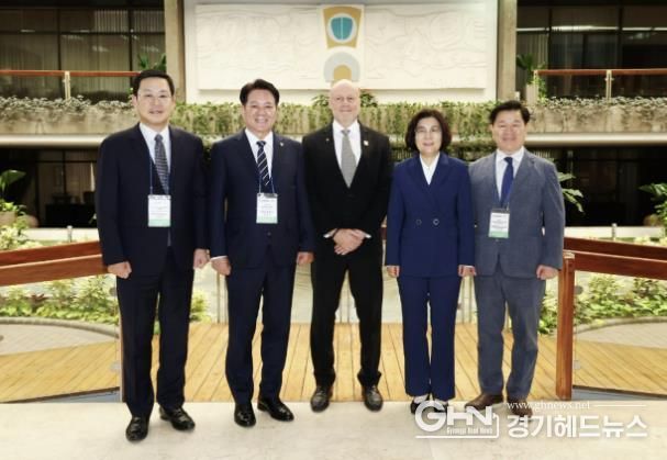 한국 지방정부 대표단과 스테판 브루너 코스타리카 제1부통령 면담 이후 기념사진
