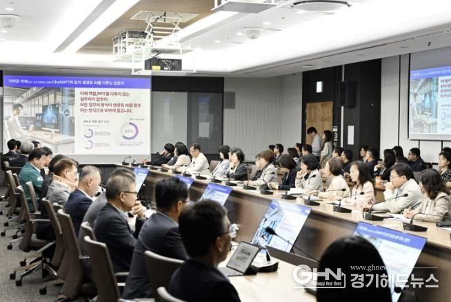 시흥시가 6급 이하 공무원을 대상으로 챗지피티(Chat GPT) 등 공공 실무에 활용할 수 있는 AI 실습형 교육을 추진하고 있다.