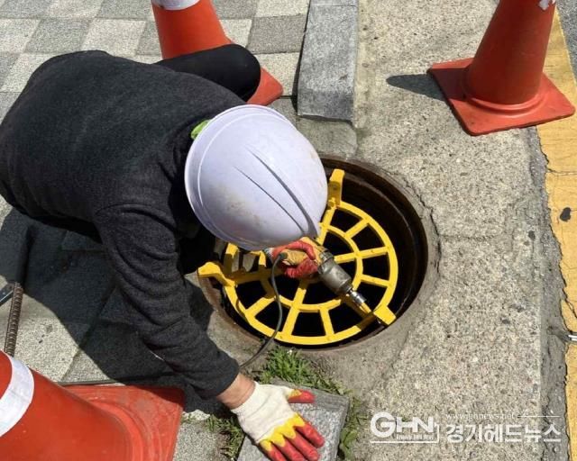 안성시, 시민 안전환경을 위한 선제 대응 “맨홀 추락방지시설 설치”