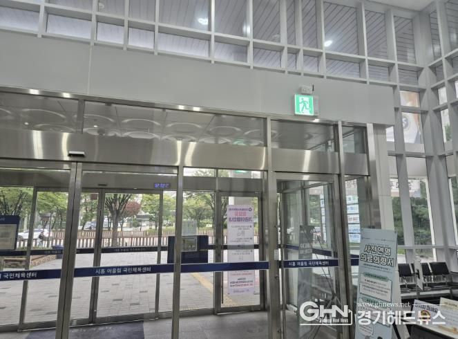 이용고객 주출입문 상단 음성 점명 유도등 무선 제어장치 설치 사진