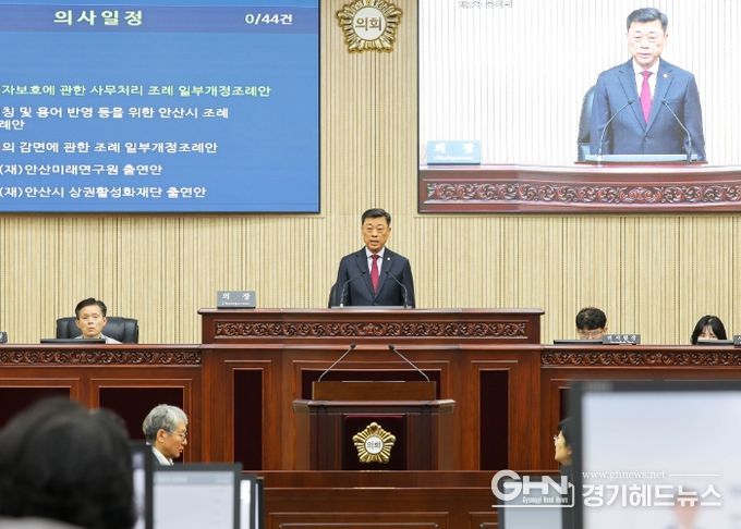 안산시의회가 31일 김재국 부의장의 주재로 열린 제299회 임시회 제2차 본회의를 끝으로 제299회 임시회 의사일정을 마무리했다. 사진은 이날 본회의 중 한 장면.