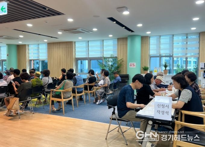 7월 퇴계원읍에서 봉사자들이 원활한 운영을 위한 봉사활동을 펼치고 있다.