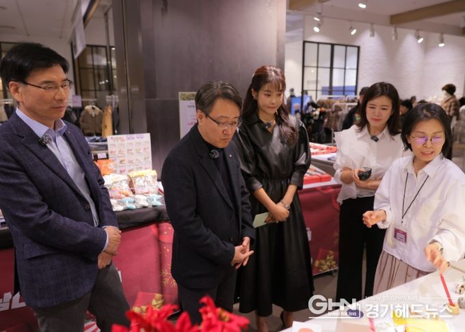 행사기간 중 방송인 현영과 성남시 임종철 부시장, 성남산업진흥원 이의준 원장이 행사장을 방문해 성남시 중소기업들을 위해 응원했다.