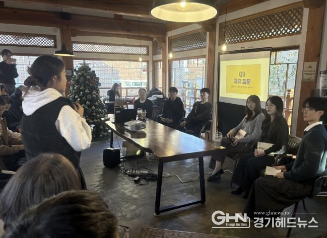 이주배경청소년 선·후배가 교류하는 진로콘서트를 열고 있다.